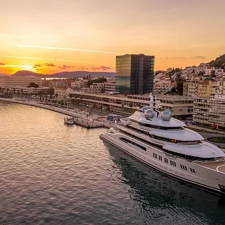 Deni * Split