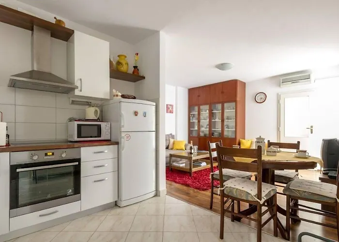 Deni Apartamento *